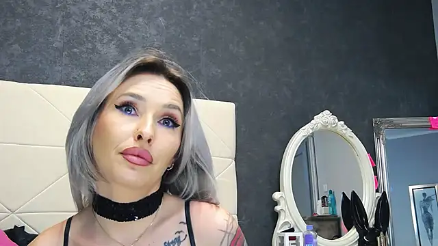 IssaSmith online show from 02/19/25, 12:44