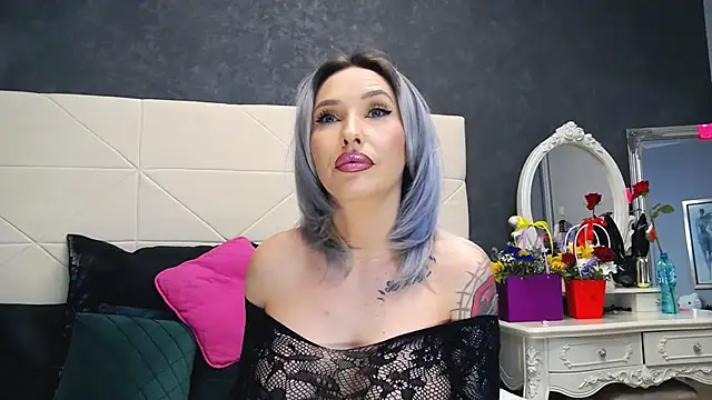 IssaSmith online show from 03/10/25, 08:37