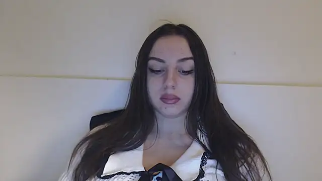 courtneyPerfect online show from 12/03/24, 08:05