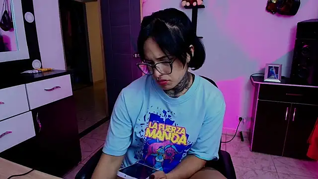 TinnaDawsom online show from 01/18/25, 02:25