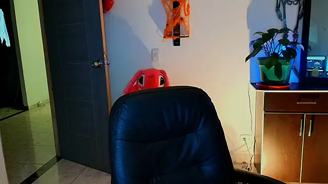 TinnaDawsom online show from 10/27/25, 12:58