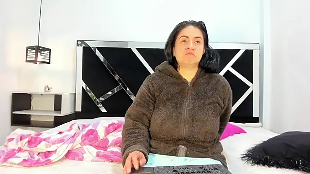 Ambber moon online show from 02/14/25, 10:49