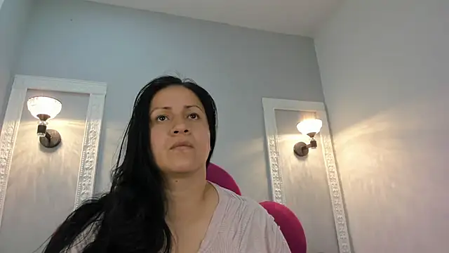 Ambber moon online show from 10/30/25, 04:36