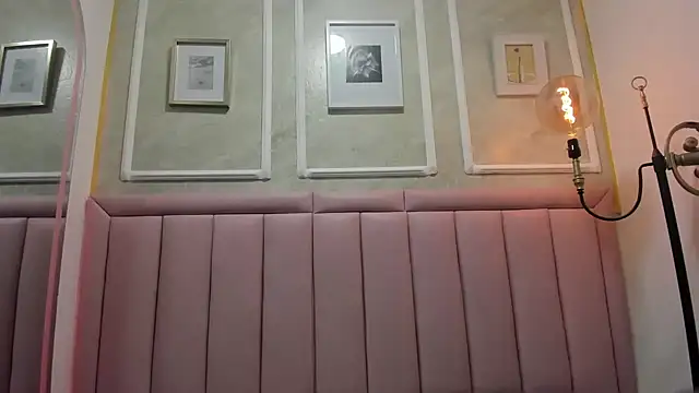 Ambber moon online show from 11/12/25, 09:47