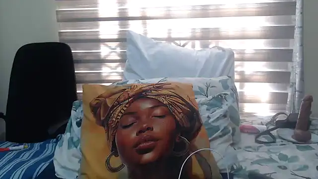 Foxybrownxx1 online show from 07/03/26, 07:48