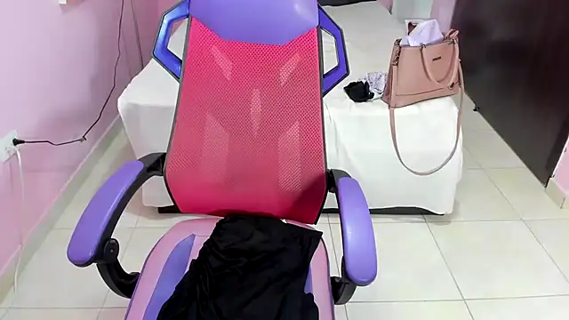 Snapshot of mommy_whore_slut chatting on 03/12/25, 11:42 mommy whore slut online show from 03/12/25, 11:42