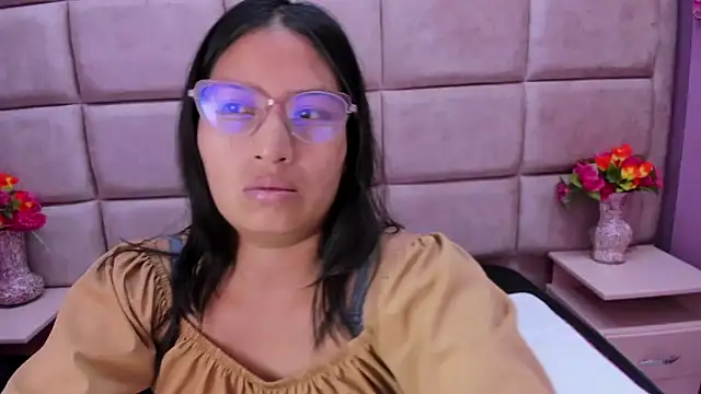 Miaa Smiith  online show from 03/18/25, 02:25