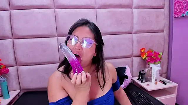 Miaa Smiith  online show from 03/21/25, 06:05