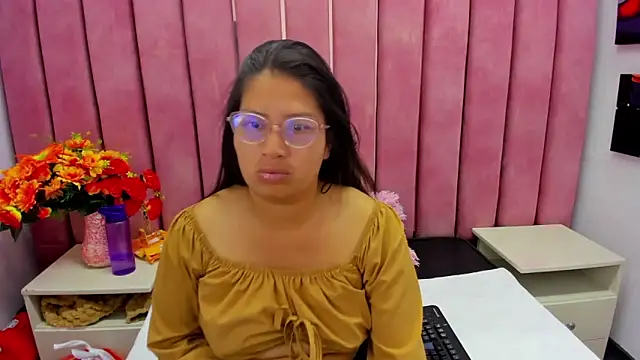 Miaa Smiith  online show from 09/18/25, 03:08