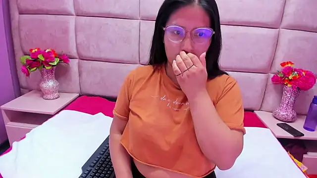 Miaa Smiith  online show from 09/19/25, 03:19