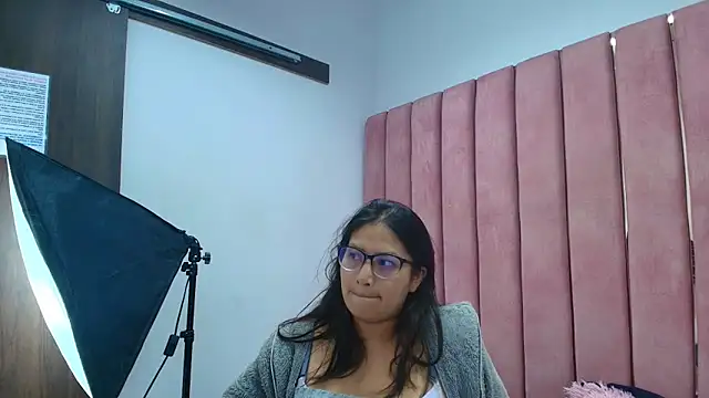 Miaa Smiith  online show from 12/23/25, 03:26