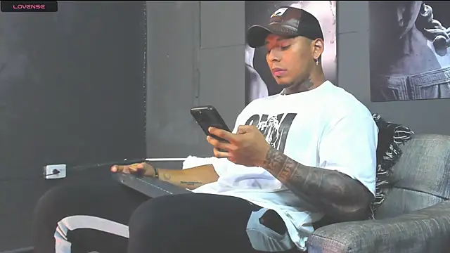 Snapshot of bradley_smith chatting on 07/11/26, 08:00 bradley smith online show from 07/11/26, 08:00