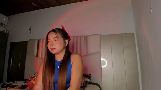 Snapshot of queen_angelique chatting on 11/27/25, 11:18 queen angelique online show from 11/27/25, 11:18