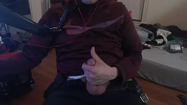 Snapshot of chicostick413 chatting on 03/20/25, 12:19 chicostick413 online show from 03/20/25, 12:19