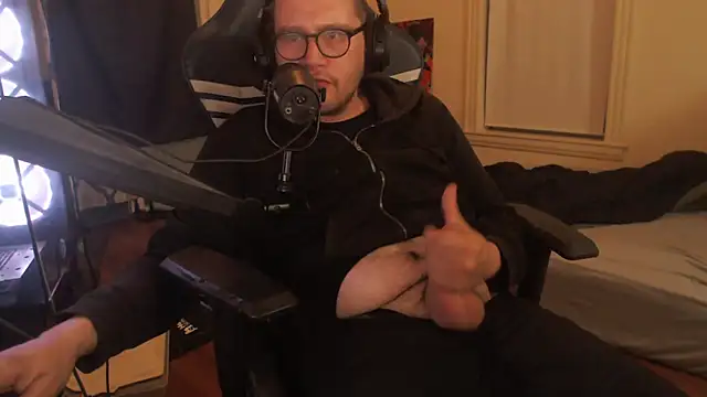 Snapshot of chicostick413 chatting on 09/21/25, 12:01 chicostick413 online show from 09/21/25, 12:01