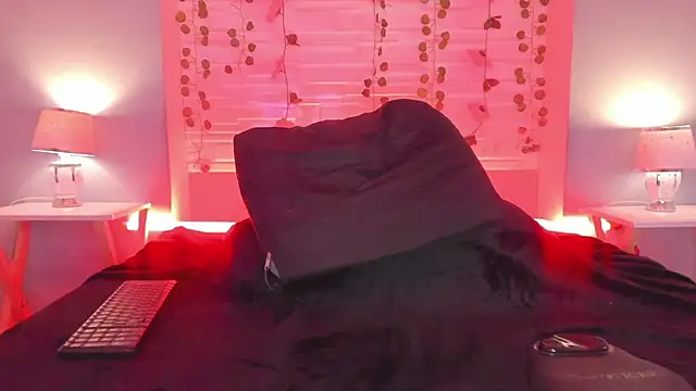 Snapshot of KylieMaxwell chatting on 02/07/25, 01:58 KylieMaxwell online show from 02/07/25, 01:58