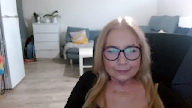 Snapshot of sofia_xkiss chatting on 01/04/25, 08:06 sofia xkiss online show from 01/04/25, 08:06