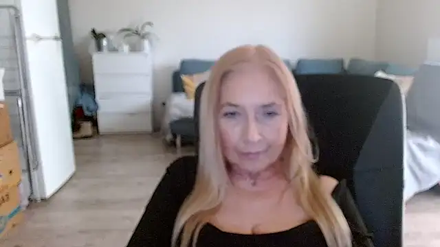 Snapshot of sofia_xkiss chatting on 01/07/25, 10:54 sofia xkiss online show from 01/07/25, 10:54