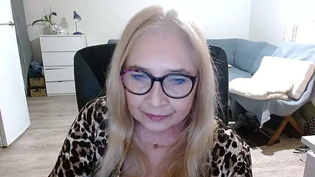 Snapshot of sofia_xkiss chatting on 02/04/25, 06:49 sofia xkiss online show from 02/04/25, 06:49