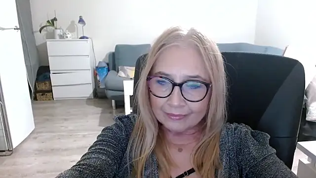 Snapshot of sofia_xkiss chatting on 02/12/25, 02:43 sofia xkiss online show from 02/12/25, 02:43