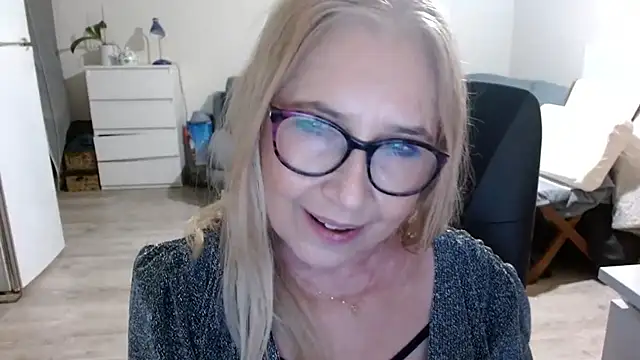 Snapshot of sofia_xkiss chatting on 02/12/25, 06:19 sofia xkiss online show from 02/12/25, 06:19