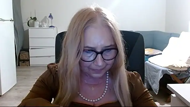 Snapshot of sofia_xkiss chatting on 02/23/25, 05:50 sofia xkiss online show from 02/23/25, 05:50