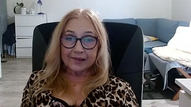 Snapshot of sofia_xkiss chatting on 02/24/25, 10:48 sofia xkiss online show from 02/24/25, 10:48