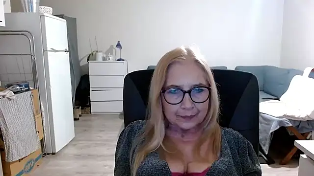 Snapshot of sofia_xkiss chatting on 03/04/25, 05:45 sofia xkiss online show from 03/04/25, 05:45