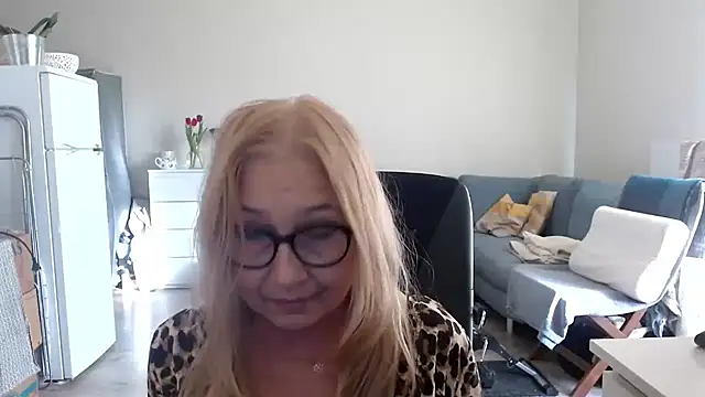 Snapshot of sofia_xkiss chatting on 03/10/25, 02:48 sofia xkiss online show from 03/10/25, 02:48