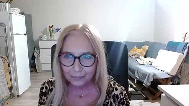 Snapshot of sofia_xkiss chatting on 03/10/25, 06:01 sofia xkiss online show from 03/10/25, 06:01