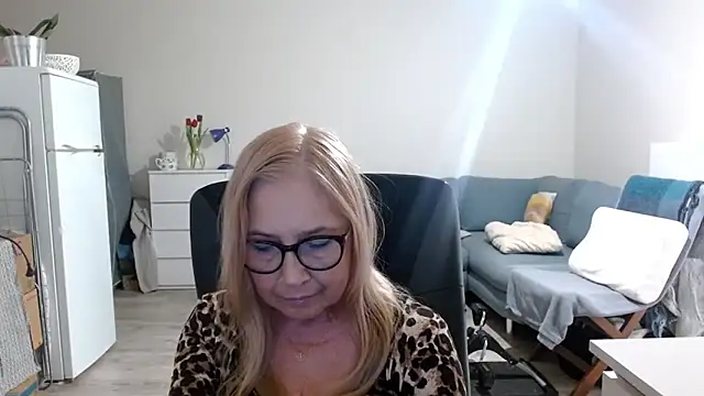 Snapshot of sofia_xkiss chatting on 03/11/25, 07:48 sofia xkiss online show from 03/11/25, 07:48