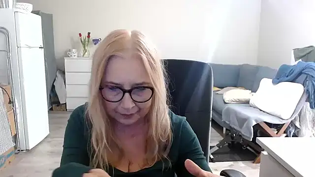 Snapshot of sofia_xkiss chatting on 03/12/25, 07:46 sofia xkiss online show from 03/12/25, 07:46