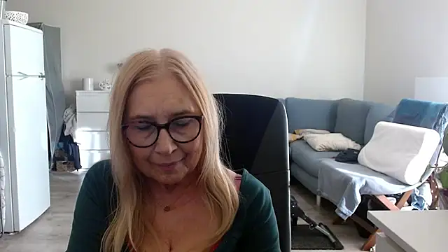 Snapshot of sofia_xkiss chatting on 03/15/25, 02:45 sofia xkiss online show from 03/15/25, 02:45