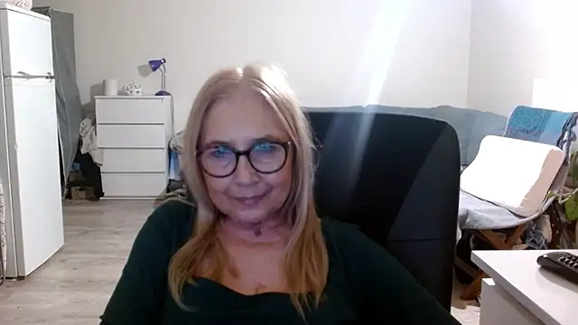 Snapshot of sofia_xkiss chatting on 03/15/25, 05:48 sofia xkiss online show from 03/15/25, 05:48