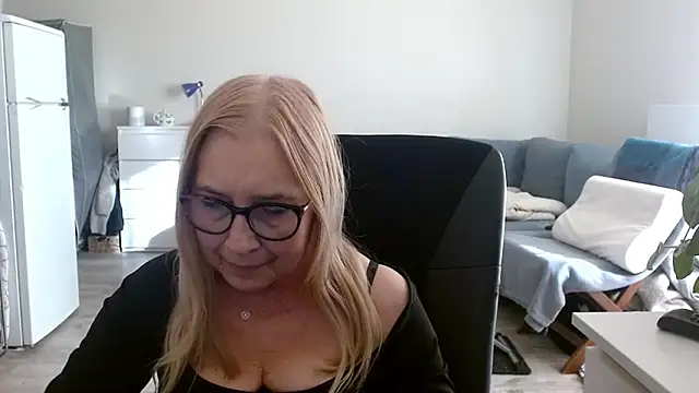 Snapshot of sofia_xkiss chatting on 03/16/25, 02:55 sofia xkiss online show from 03/16/25, 02:55