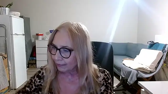 Snapshot of sofia_xkiss chatting on 03/17/25, 09:34 sofia xkiss online show from 03/17/25, 09:34