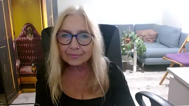 Snapshot of sofia_xkiss chatting on 11/03/25, 03:02 sofia xkiss online show from 11/03/25, 03:02