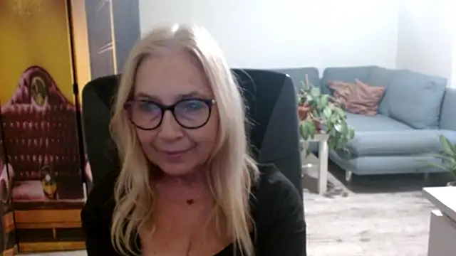 Snapshot of sofia_xkiss chatting on 11/12/25, 02:50 sofia xkiss online show from 11/12/25, 02:50