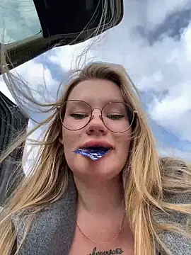 justmila online show from 09/29/25, 11:15