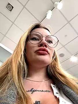 justmila online show from 10/02/25, 10:22