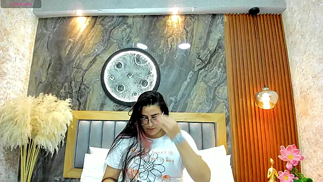 BellaPeers  online show from 04/28/26, 10:42