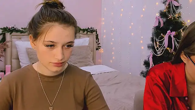 Snapshot of queenofjoyy chatting on 12/19/24, 09:40 queenofjoyy online show from 12/19/24, 09:40