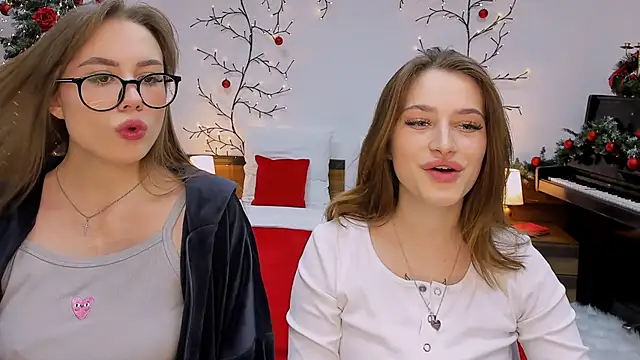 Snapshot of queenofjoyy chatting on 12/20/24, 01:11 queenofjoyy online show from 12/20/24, 01:11