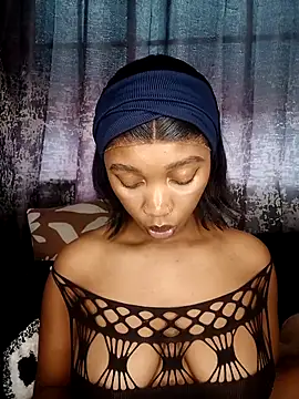 Snapshot of Shria107 chatting on 11/16/25, 09:15 Shria107 online show from 11/16/25, 09:15