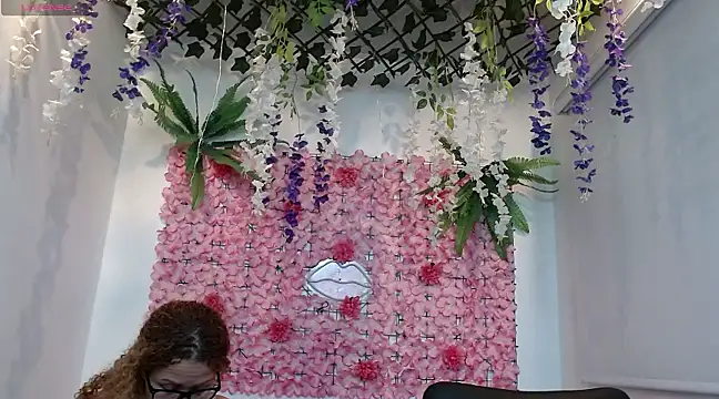 BLONDE SEXYHOT online show from 02/08/25, 01:00