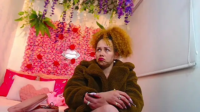 BLONDE SEXYHOT online show from 10/17/25, 03:10