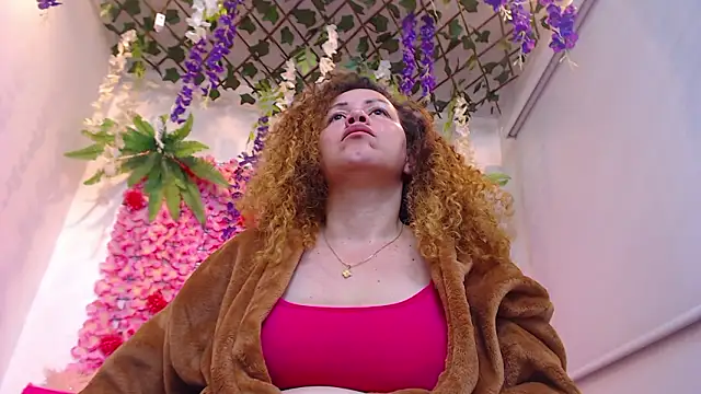 BLONDE SEXYHOT online show from 02/05/26, 09:58