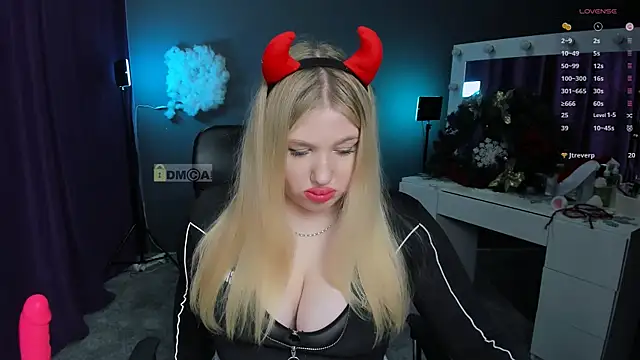 juli kisss online show from 01/14/25, 10:34