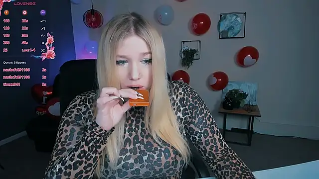 juli kisss online show from 02/15/25, 09:38