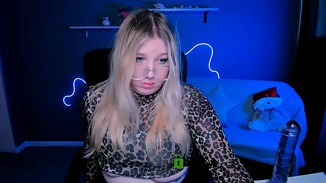 juli kisss online show from 03/04/25, 12:44